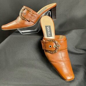 Vaneli Women's Tan Leather Mules with Buckle‎